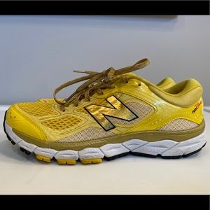 2016 RunDisney New Balance Minnie Mouse shoe